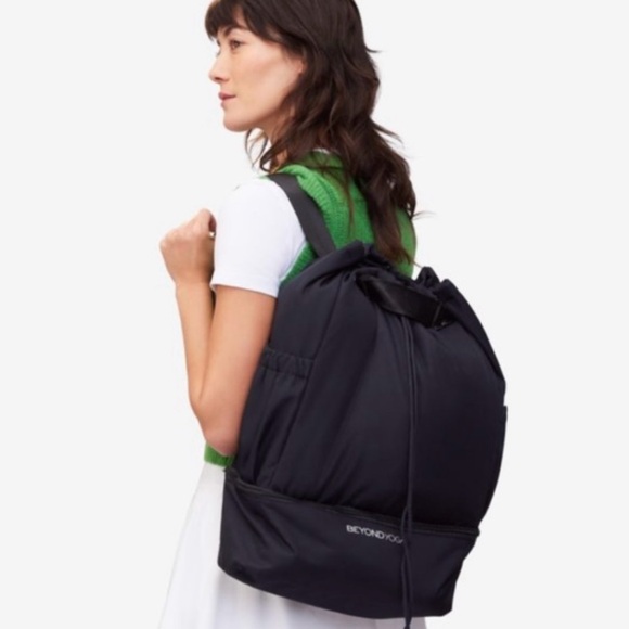 NWT Beyond Yoga Backpack Tote in Black - Picture 1 of 7